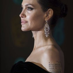 Angelina Jolie con un beauty look perfecto en los Premios Bafta