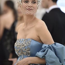 Diane Kruger con una redecilla blanca en la Gala MET 2018