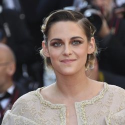 Los tonos tierra dominan el maquillaje de Kristen Stewart en la gala de clausura de Cannes 2018