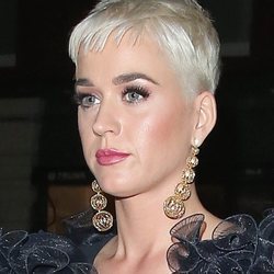 Katy Perry se va de cita con Orlando Bloom con un beauty look muy dulce