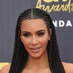 Kim Kardashian sorprende con su peinado de trenzas en los MTV Movie & TV Awards 2018