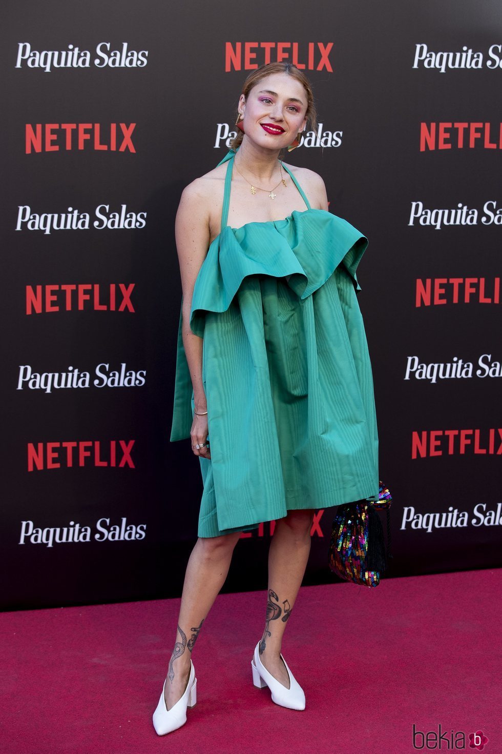 Miranda Makaroff con una sombras rosas en la premiere de las segunda temporada de 'Paquita Salas' 2018