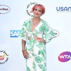 Bethanie Mattek con el cabello rosa en la fiesta Wat's Tennis en Londres 2018