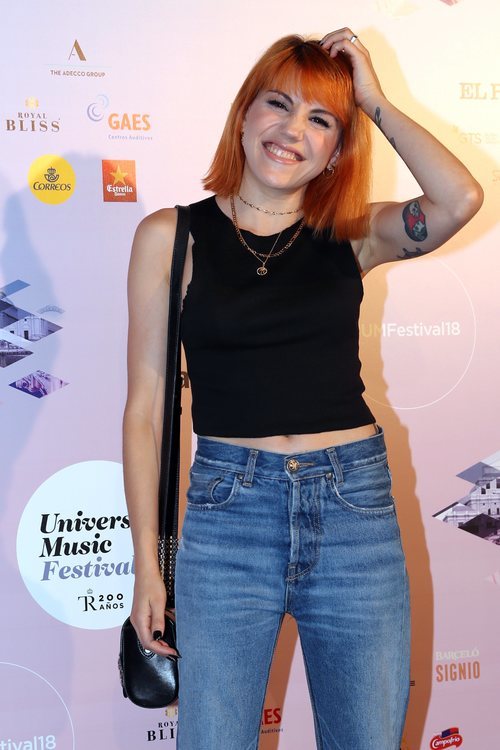 Angy Fernández con el cabello naranja en el concierto de Steve Tyler 2018
