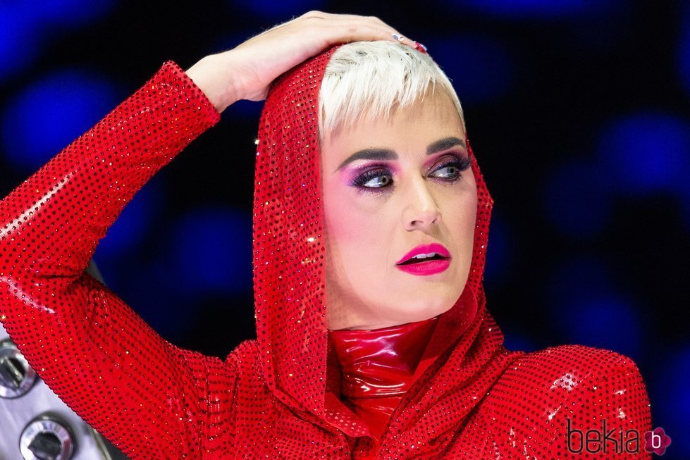 Katy Perry con unas sombras fucsias en su concierto de Sidney 2018