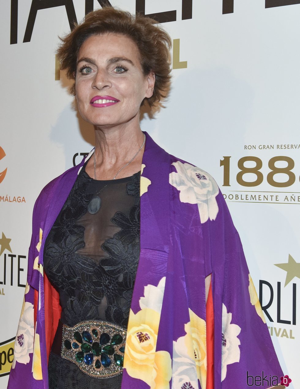 Antonia Dell'Atte  con un labial ros chicle en el Festival Starlite en Marbella 2018