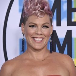 Pink con su peinado hortera en los American Music Awards 2018