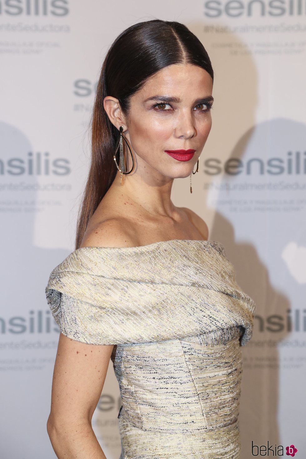 Juana Acosta luce un peinado ultraliso elegante en la presentación de Senselis
