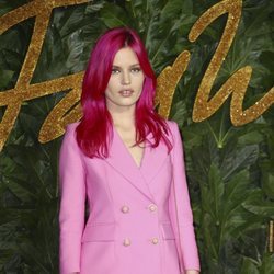 Georgia May Jagger apostó todo al fucsia en los British Fashion Awards 2018