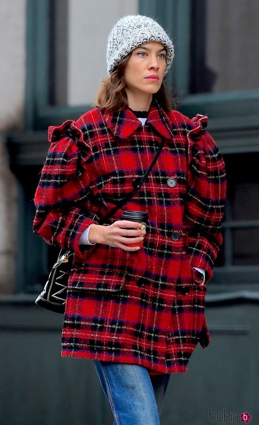 El beauty look de Alexa Chung contra el frío de Nueva York