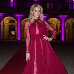 Paris Hilton con un peinado muy desacertado en la Semana de la Moda de Florencia