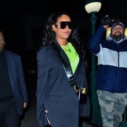 Rihanna con un bronceado excesivo en Nueva York