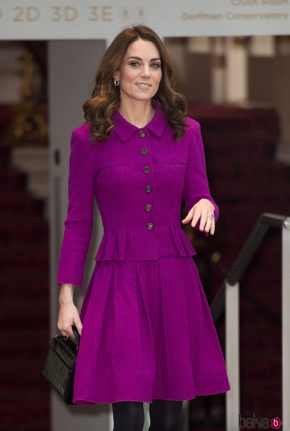Kate Middleton con la melena con tirabuzones en el Royal Opera House
