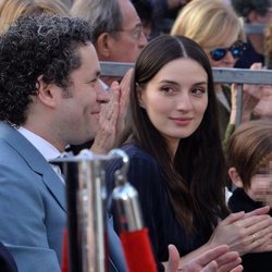 María Valverde sin maquillaje en la ceremonia de entrega de la estrella del Paseo de la Fama a Gustavo Dudamel