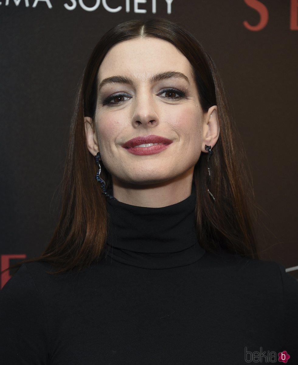 Anne Hathaway  con un sencillo maquillaje