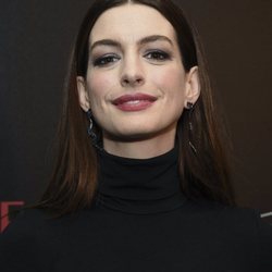 Anne Hathaway  con un sencillo maquillaje