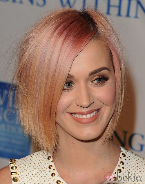 Peinado de Katy Perry con corte bob rubio