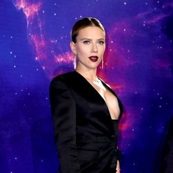 Scarlett Johansson con un look muy sexy