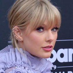 Taylor Swift luce un beauty look de fantasía en los Billboard Music Awards 2019