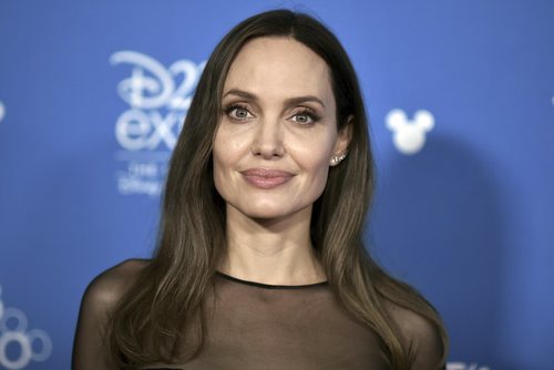 Angelina Jolie radiante en la convención D23 de Disney