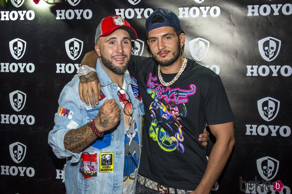 Omar Montes apoyando a Kiko Rivera en su discoteca en Sevilla
