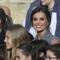 El beauty look rosado de la Reina Letizia a su llegada a Oviedo para los Premios Princesa de Asturias 2019