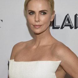 Charlize Theron con un make up muy natural en los Glamour Women Of The Year Awards 2019