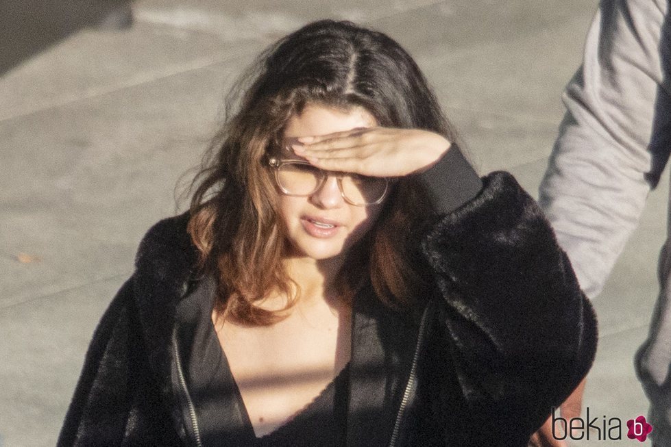 Selena Gomez sin maquillaje paseando por Londres