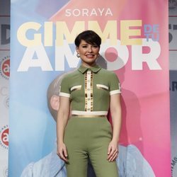 Soraya presenta su nuevo single con un beauty look de infarto