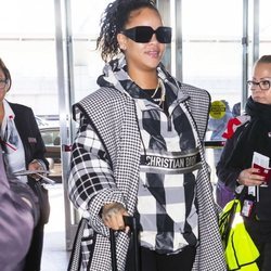 Rihanna con un beauty look dejado en el aeropuerto de Nueva York enero 2020