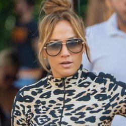 Jennifer Lopez con un beauty look pasado de moda