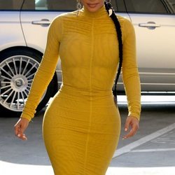 Kim Kardashian luce un recogido wet con trenza