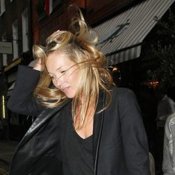 Kate Moss pillada despeinada en Notting Hill