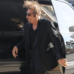 Al Pacino con el pelo despeinado por el viento
