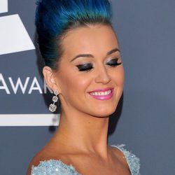 Katy Perry con pestañas postizas muy curvadas