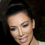 Kim Kardashian con larguísimas pestañas postizas