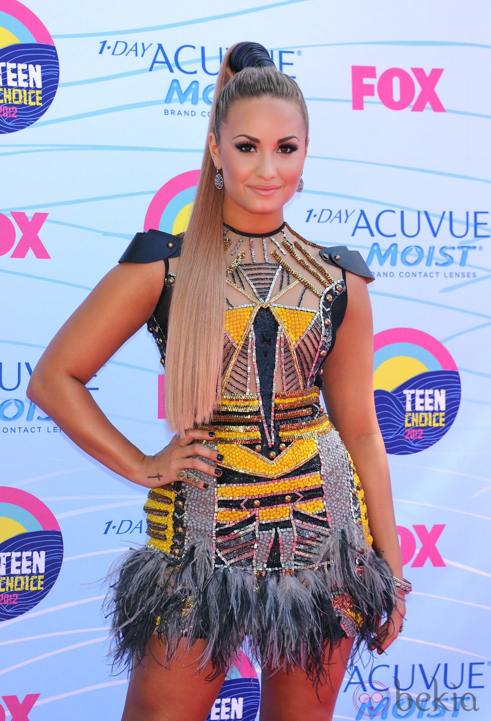 Demi Lovato con la melena recogida en una coleta