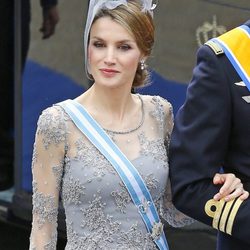 La Princesa Letizia luce un maquillaje natural durante los actos de coronación de los reyes de Holanda
