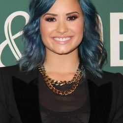 Demi Lovato con el pelo azul