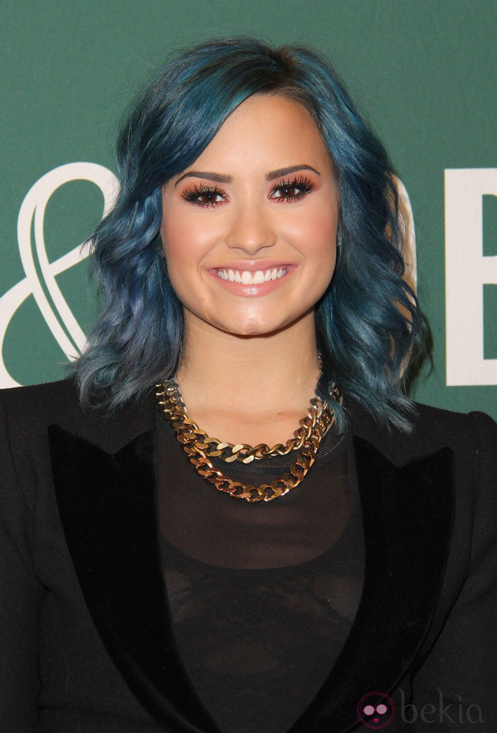 Demi Lovato con el pelo azul