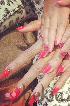 Beyoncé y su hija Blue Ivy Carter presumiendo de uñas rojas