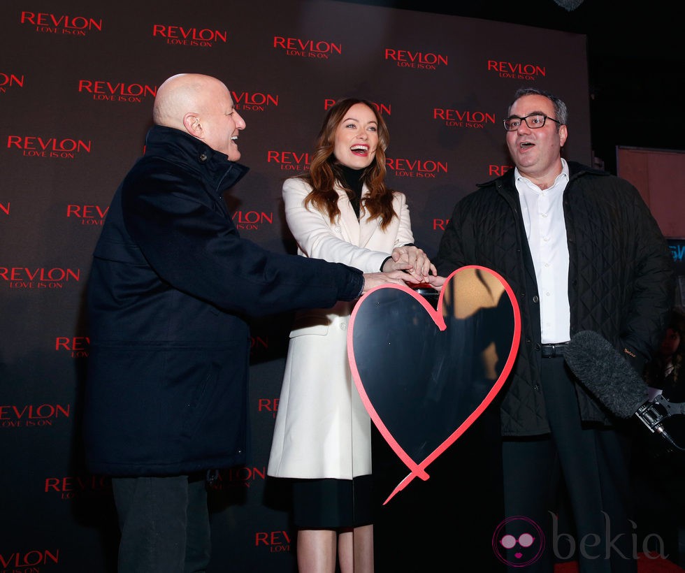 Olivia Wilde, Ron Perelman y Lorenzo Delpani en la inauguración de la nueva campaña 'Love is on' de Revlon