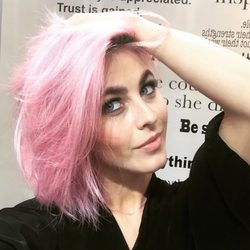 Julianne Hough se transforman en un "unicornio" rosa