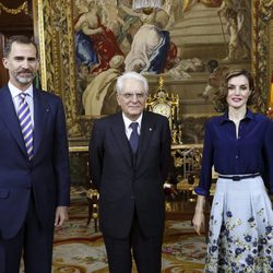 La Reina Letizia se ha decantado por un peinado de rizos definidos para un almuerzo con el Presidente de la República Italiana