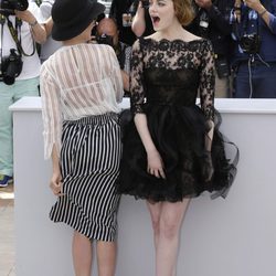 Emma Stone, despeinada en plena alfombra roja del Festival de Cannes