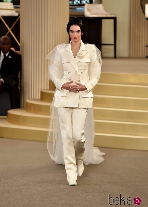 Kendall Jenner luciendo bob en el desfile de Chanel de la Semana de la Alta Costura de París
