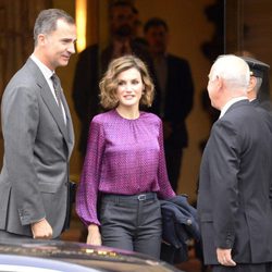 La Reina Letizia con su melena midi ondulada en la entrega del Pueblo Ejemplar de Asturias