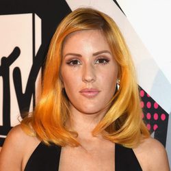 Ellie Goulding con la melena midi ligeramente ondulada en los MTV EMA 2015