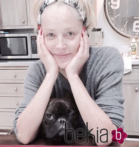 Sin una gota de maquillaje: Sharon Stone con la cara lavada - Foto en