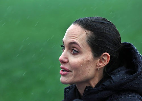 Angelina Jolie se moja por los refugiados Sirios
